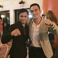 Ia juga berpose bersama Tony Jaa, aktor yang memerankan karakter Kiet di film 'Furious 7'. (Instagram/Joe Taslim)