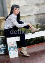 Resmi Menjanda, Ratna Listy Keep Smile