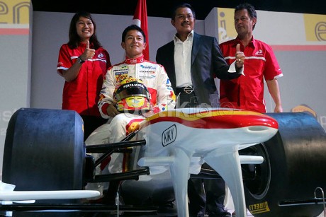 Rampungkan Tes Pramusim Hari Pertama, Mobil Rio Haryanto Sempat Bermasalah