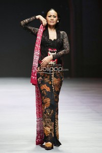 Anne Avantie Pasar Klewer Riwajatmoe Kini. Indonesia Fashion Week 2015 at Jakarta Convention Center. Senayan. Jakarta. [Foto: Mohammad Abduh/Wolipop]