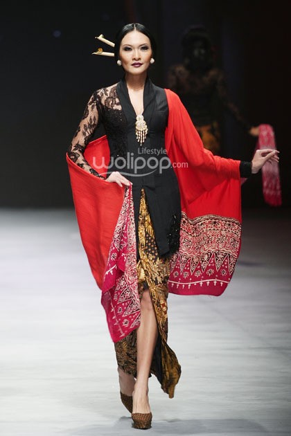 Anne Avantie Pasar Klewer Riwajatmoe Kini. Indonesia Fashion Week 2015 at Jakarta Convention Center. Senayan. Jakarta. [Foto: Mohammad Abduh/Wolipop]