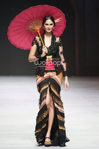 Anne Avantie Pasar Klewer Riwajatmoe Kini. Indonesia Fashion Week 2015 at Jakarta Convention Center. Senayan. Jakarta. [Foto: Mohammad Abduh/Wolipop]