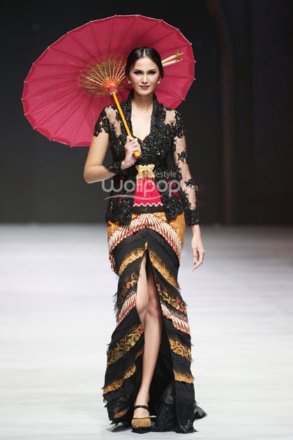 Anne Avantie Pasar Klewer Riwajatmoe Kini. Indonesia Fashion Week 2015 at Jakarta Convention Center. Senayan. Jakarta. [Foto: Mohammad Abduh/Wolipop]