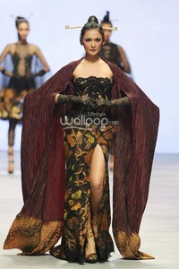 Anne Avantie Pasar Klewer Riwajatmoe Kini. Indonesia Fashion Week 2015 at Jakarta Convention Center. Senayan. Jakarta. [Foto: Mohammad Abduh/Wolipop]