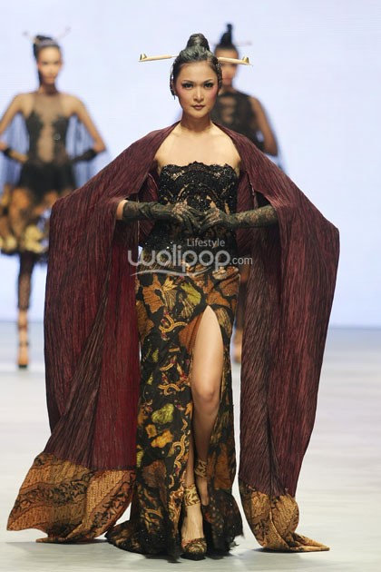 Anne Avantie Pasar Klewer Riwajatmoe Kini. Indonesia Fashion Week 2015 at Jakarta Convention Center. Senayan. Jakarta. [Foto: Mohammad Abduh/Wolipop]