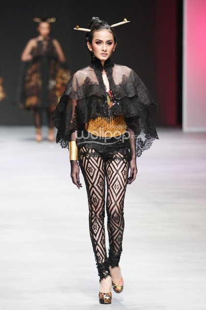 Anne Avantie Pasar Klewer Riwajatmoe Kini. Indonesia Fashion Week 2015 at Jakarta Convention Center. Senayan. Jakarta. [Foto: Mohammad Abduh/Wolipop]