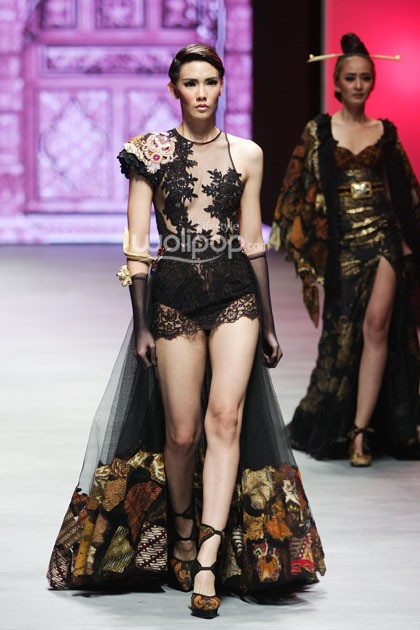 Anne Avantie Pasar Klewer Riwajatmoe Kini. Indonesia Fashion Week 2015 at Jakarta Convention Center. Senayan. Jakarta. [Foto: Mohammad Abduh/Wolipop]