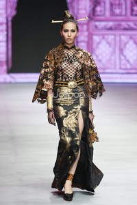 Anne Avantie Pasar Klewer Riwajatmoe Kini. Indonesia Fashion Week 2015 at Jakarta Convention Center. Senayan. Jakarta. [Foto: Mohammad Abduh/Wolipop]