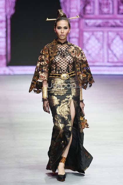 Anne Avantie Pasar Klewer Riwajatmoe Kini. Indonesia Fashion Week 2015 at Jakarta Convention Center. Senayan. Jakarta. [Foto: Mohammad Abduh/Wolipop]