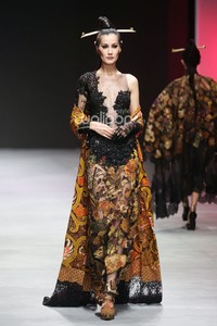 Anne Avantie Pasar Klewer Riwajatmoe Kini. Indonesia Fashion Week 2015 at Jakarta Convention Center. Senayan. Jakarta. [Foto: Mohammad Abduh/Wolipop]