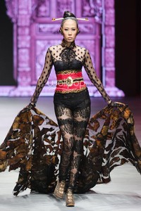 Anne Avantie Pasar Klewer Riwajatmoe Kini. Indonesia Fashion Week 2015 at Jakarta Convention Center. Senayan. Jakarta. [Foto: Mohammad Abduh/Wolipop]