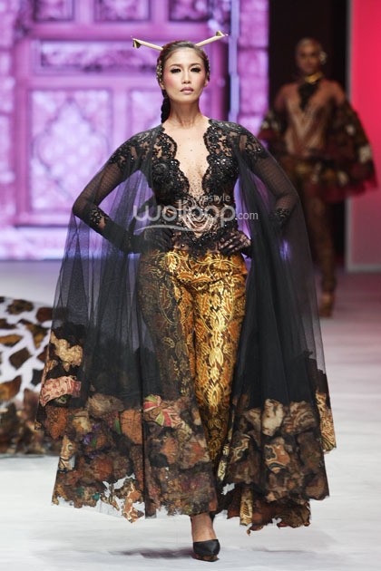Anne Avantie Pasar Klewer Riwajatmoe Kini. Indonesia Fashion Week 2015 at Jakarta Convention Center. Senayan. Jakarta. [Foto: Mohammad Abduh/Wolipop]