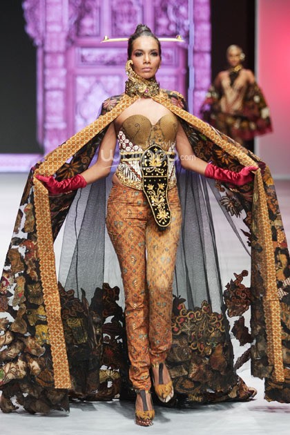 Anne Avantie Pasar Klewer Riwajatmoe Kini. Indonesia Fashion Week 2015 at Jakarta Convention Center. Senayan. Jakarta. [Foto: Mohammad Abduh/Wolipop]