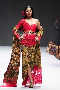 Anne Avantie Pasar Klewer Riwajatmoe Kini. Indonesia Fashion Week 2015 at Jakarta Convention Center. Senayan. Jakarta. [Foto: Mohammad Abduh/Wolipop]