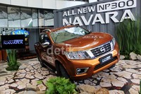     All New NP300 Navara ini merupakan generasi pikap Nissan ke-12, yang hadir dengan 2 model yakni Mid-Grade (SL) yang ditawarkan bagi pelaku bisnis dan High-grade (VL) bagi segmen privat yang gemar berpetualang.     