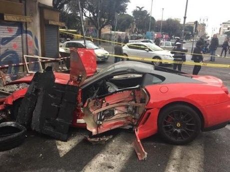 Petugas Valet Hancurkan Ferrari 599 GTB