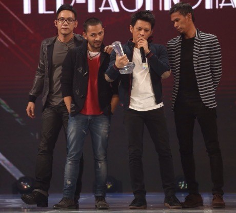 Ariel Sakit, Tur Amerika NOAH Ditunda