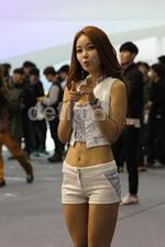 Wanita Cantik Meriahkan Suasana Seoul Motor Show