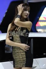 Wanita Cantik Meriahkan Suasana Seoul Motor Show