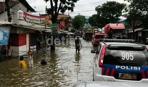 1 Orang Tewas dan 978 Mengungsi akibat Banjir dan Longsor di Bandung