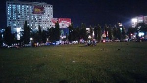 Kelap Kelip Bermalam Minggu di Simpang Lima Semarang