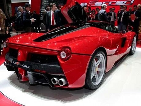 Justin Bieber Dikabarkan Beli Ferrari Paling Ganas