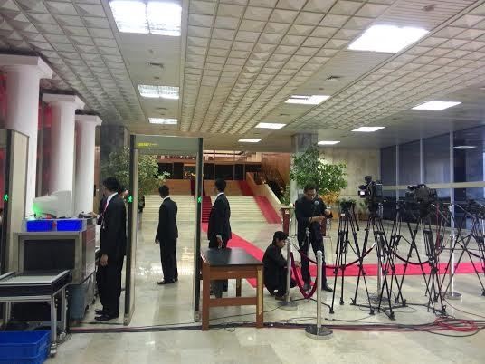 Karpet Merah dan Tim Hormat Siap Sambut Presiden Jokowi di DPR