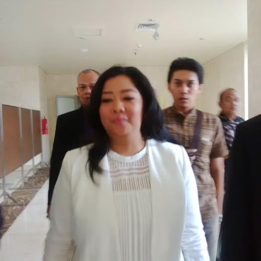 Dikawal Rekan Sefraksi, Anggota DPRD DKI Rina Aditya Hadiri Paripurna