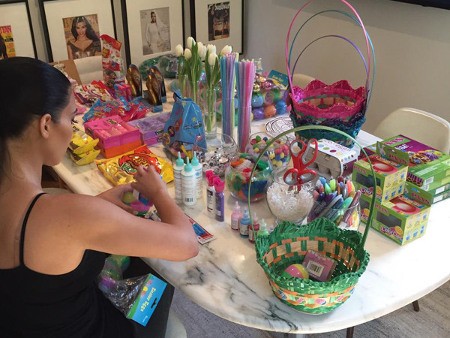 Seleb Rayakan Paskah, Putri Bruce Willis Topless untuk Kampanye Free the Nipple