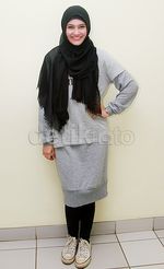 Gaya Santai Berhijab ala Zee Zee Shahab