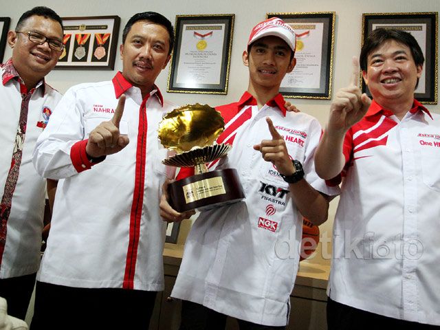 Menpora Puji Prestasi Pebalap Muda Honda Andi Gilang