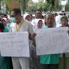 Tunjangan Tiap Bulan Dipotong, Perawat dan Pegawai RSU Soetomo Demo