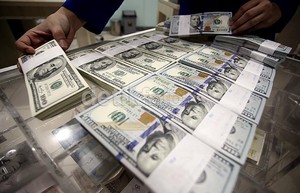 Masyarakat Negara Ini Simpan Rp 3.900 Triliun di Bawah Bantal