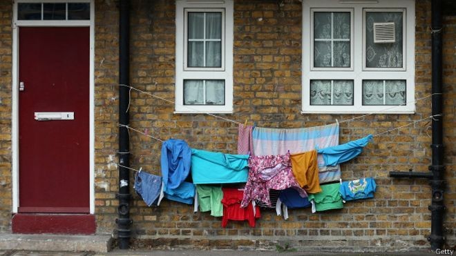 Guru di Inggris Membawa Makanan untuk Muridnya yang Miskin