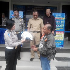 Bayar Pajak Tepat Waktu di Samsat Kota Bekasi, Gratis Helm SNI
