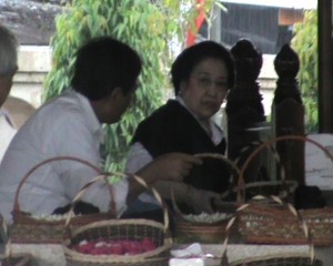 Jelang Kongres PDIP, Megawati Nyekar ke Makam Bung Karno