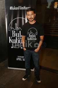 Rio Dewanto berperan sebagai Sahat.