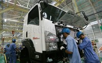 Kawasan pabrik Isuzu ini juga dilengkapi dengan kebutuhan karywan seperti tempat ibadah, kantin, koperasi, ruang ganti yang nantinya akan digunakan oleh lebih dari 1.200 pekerja.