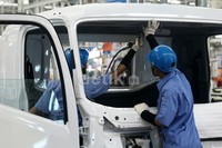 Pabrik Isuzu Karawang Plant berlokasi di kawasan Suryacipta City of Industry ini memiliki kapasitas produksi 52 ribu unit per tahun dan dapat dikembangkan menjadi 80 ribu unit per tahun.