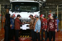 Pabrik baru Isuzu di Karawang ini akan menjadi basis ekspor, kapan akan terealisasi target ekspornya akan terealisasi kapannya diharapkan bisa tahun depan.