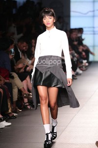 Rinda Salmun. Plaza Indonesia Fashion Week 2015 at Plaza Indonesia Lt.2. Jakarta. [Foto: Mohammad Abduh/Wolipop]