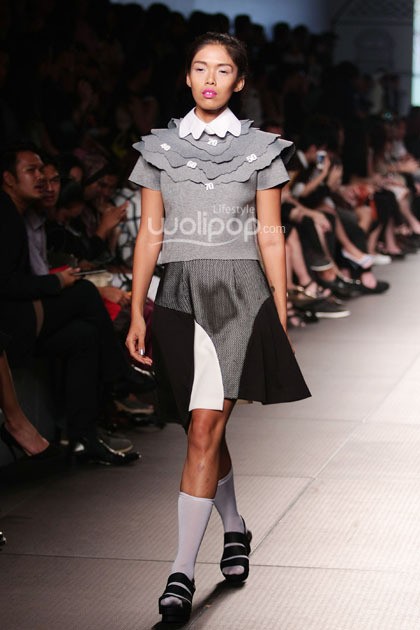 Rinda Salmun. Plaza Indonesia Fashion Week 2015 at Plaza Indonesia Lt.2. Jakarta. [Foto: Mohammad Abduh/Wolipop]