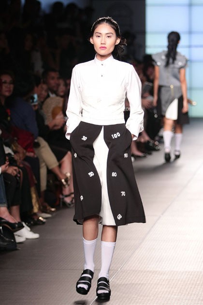 Rinda Salmun. Plaza Indonesia Fashion Week 2015 at Plaza Indonesia Lt.2. Jakarta. [Foto: Mohammad Abduh/Wolipop]