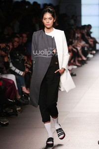 Rinda Salmun. Plaza Indonesia Fashion Week 2015 at Plaza Indonesia Lt.2. Jakarta. [Foto: Mohammad Abduh/Wolipop]