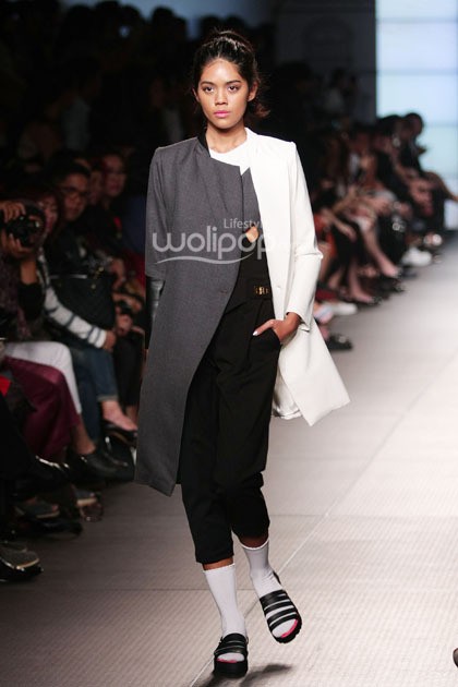 Rinda Salmun. Plaza Indonesia Fashion Week 2015 at Plaza Indonesia Lt.2. Jakarta. [Foto: Mohammad Abduh/Wolipop]
