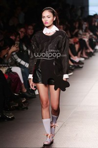 Rinda Salmun. Plaza Indonesia Fashion Week 2015 at Plaza Indonesia Lt.2. Jakarta. [Foto: Mohammad Abduh/Wolipop]