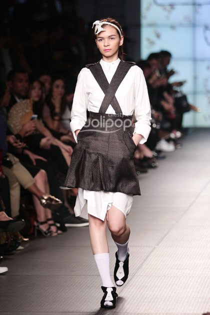 Rinda Salmun. Plaza Indonesia Fashion Week 2015 at Plaza Indonesia Lt.2. Jakarta. [Foto: Mohammad Abduh/Wolipop]