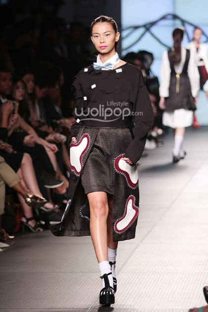 Rinda Salmun. Plaza Indonesia Fashion Week 2015 at Plaza Indonesia Lt.2. Jakarta. [Foto: Mohammad Abduh/Wolipop]