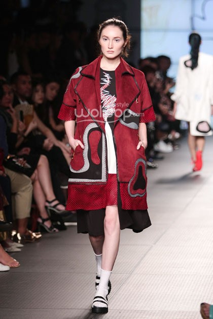 Rinda Salmun. Plaza Indonesia Fashion Week 2015 at Plaza Indonesia Lt.2. Jakarta. [Foto: Mohammad Abduh/Wolipop]