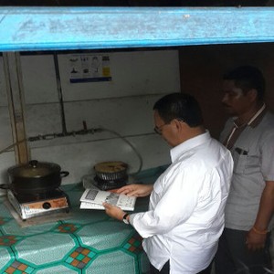 Begini Cara Warga Sumba Manfaatkan Kotoran Hewan Jadi Gas Untuk Masak